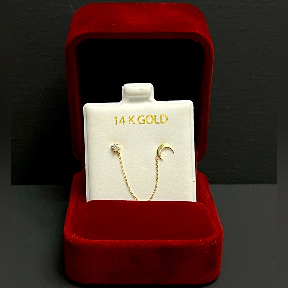 🆕 14k Yellow Gold Cubic Zirconia Moon Earring with a chain